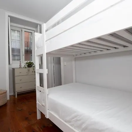 Appartamento Cozy Bernardes 2bedroomapt With Ac Lisbona