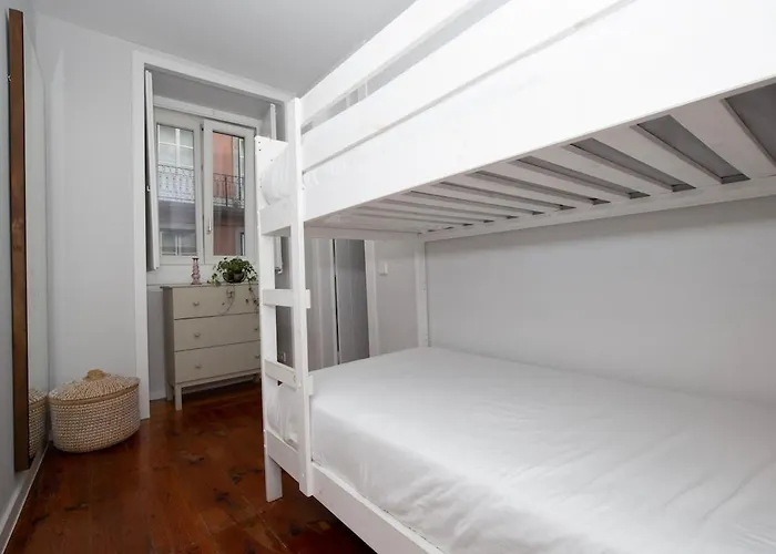 Апартаменты Cozy Bernardes 2bedroomapt With Ac Лиссабон